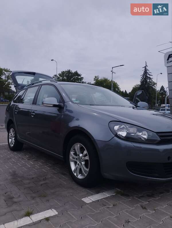 Універсал Volkswagen Golf 2012 в Долині