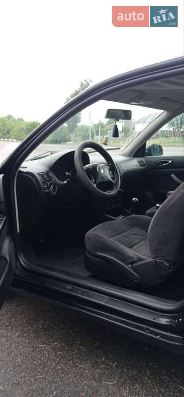 Хэтчбек Volkswagen Golf 2000 в Кременчуге
