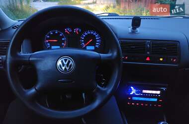 Хэтчбек Volkswagen Golf 1999 в 