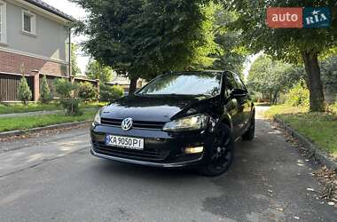 Хэтчбек Volkswagen Golf 2015 в Киеве