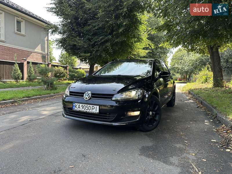Хэтчбек Volkswagen Golf 2015 в Киеве