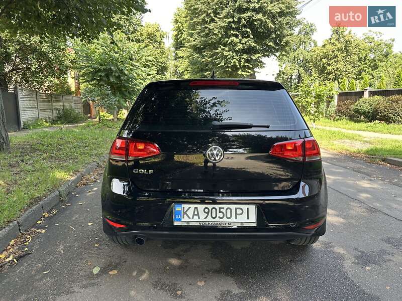 Хэтчбек Volkswagen Golf 2015 в Киеве