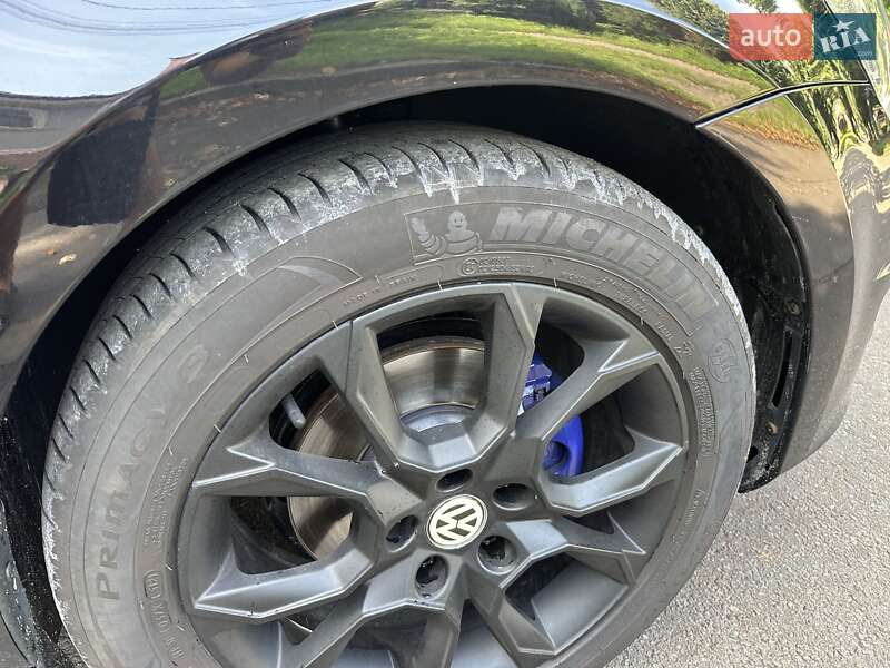 Хэтчбек Volkswagen Golf 2015 в Киеве