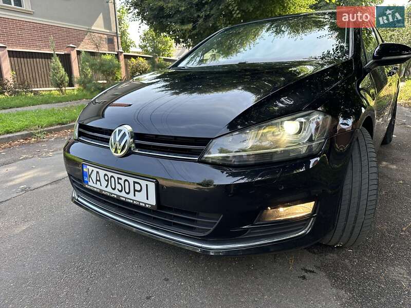Хэтчбек Volkswagen Golf 2015 в Киеве
