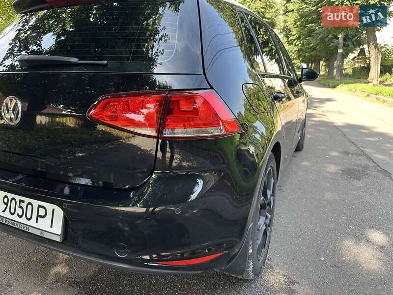 Хэтчбек Volkswagen Golf 2015 в Киеве