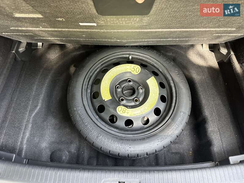 Хэтчбек Volkswagen Golf 2015 в Киеве
