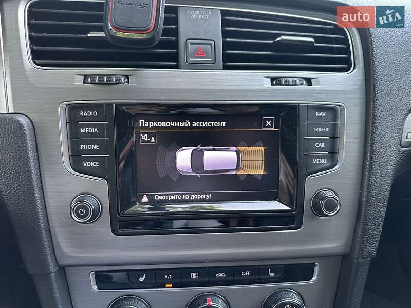 Хэтчбек Volkswagen Golf 2015 в Киеве