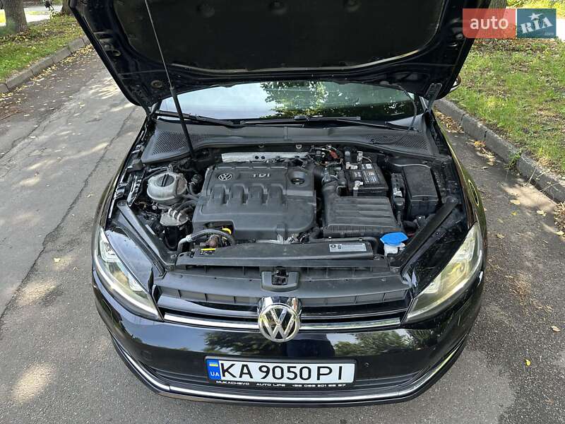 Хэтчбек Volkswagen Golf 2015 в Киеве