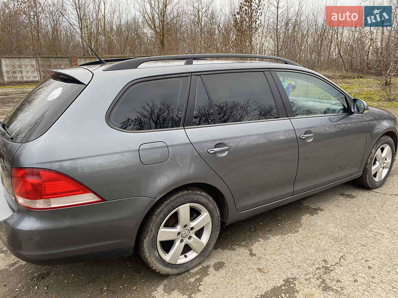 Універсал Volkswagen Golf 2009 в Старокостянтинові