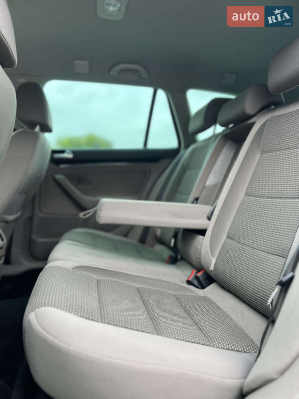 Универсал Volkswagen Golf 2011 в Ковеле