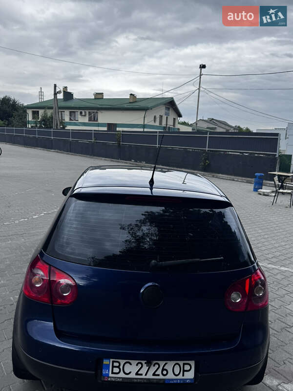 Хэтчбек Volkswagen Golf 2005 в Львове