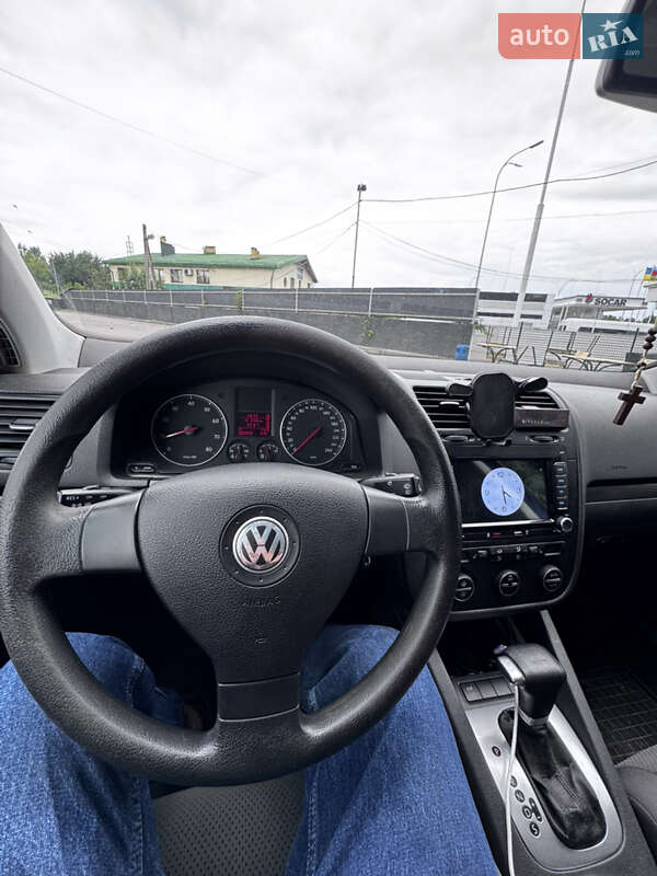 Хэтчбек Volkswagen Golf 2005 в Львове