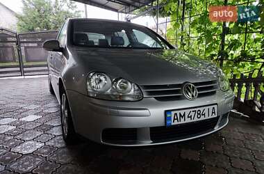 Хэтчбек Volkswagen Golf 2005 в Звягеле
