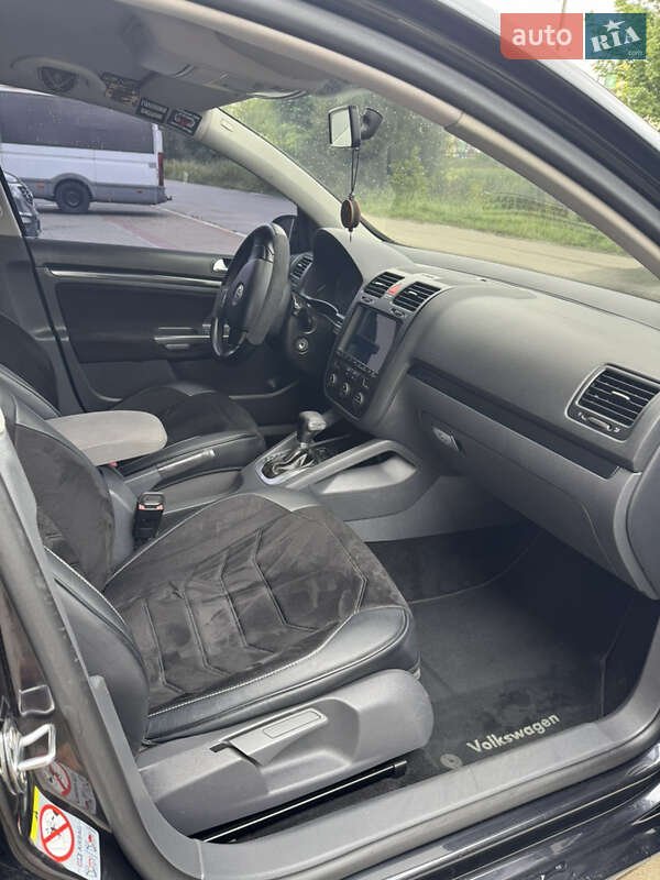 Хэтчбек Volkswagen Golf 2007 в Киеве