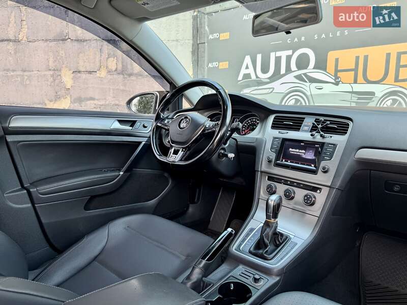 Хэтчбек Volkswagen Golf 2014 в Харькове