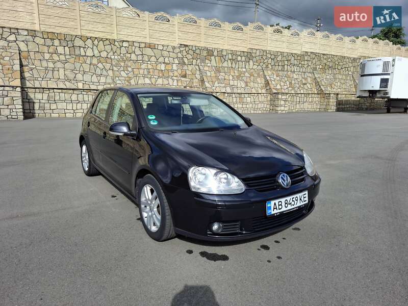 Хэтчбек Volkswagen Golf 2006 в Могилев-Подольске