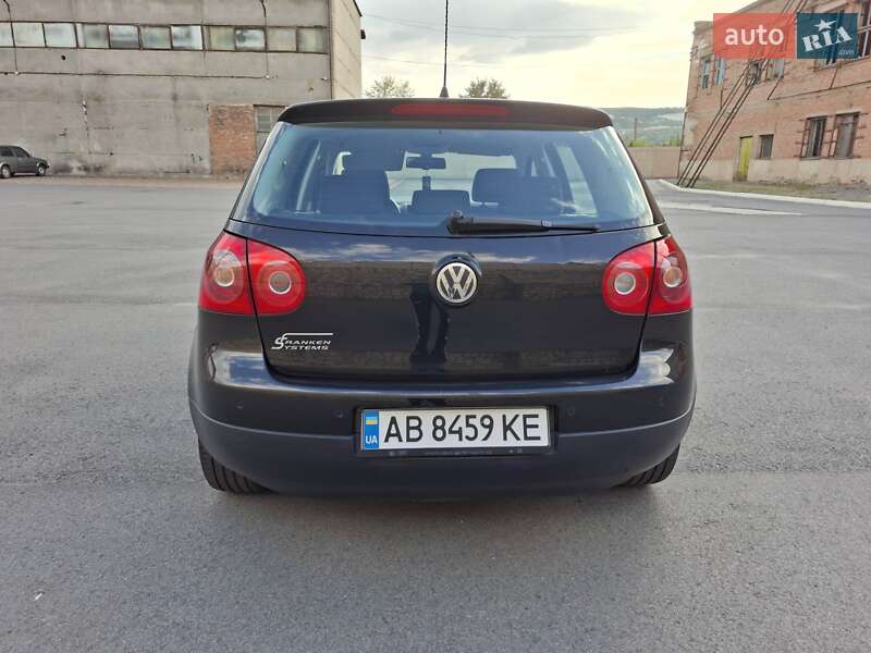Хэтчбек Volkswagen Golf 2006 в Могилев-Подольске