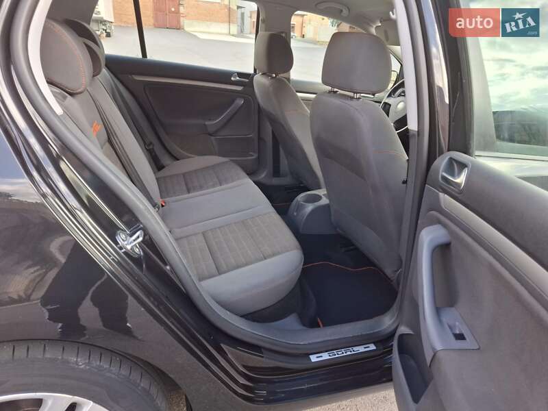 Хэтчбек Volkswagen Golf 2006 в Могилев-Подольске