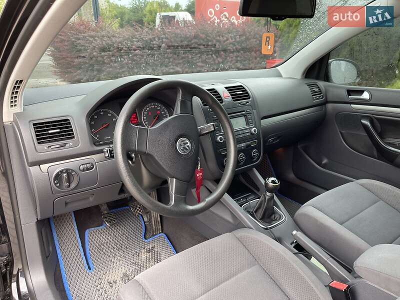 Хэтчбек Volkswagen Golf 2005 в Виннице