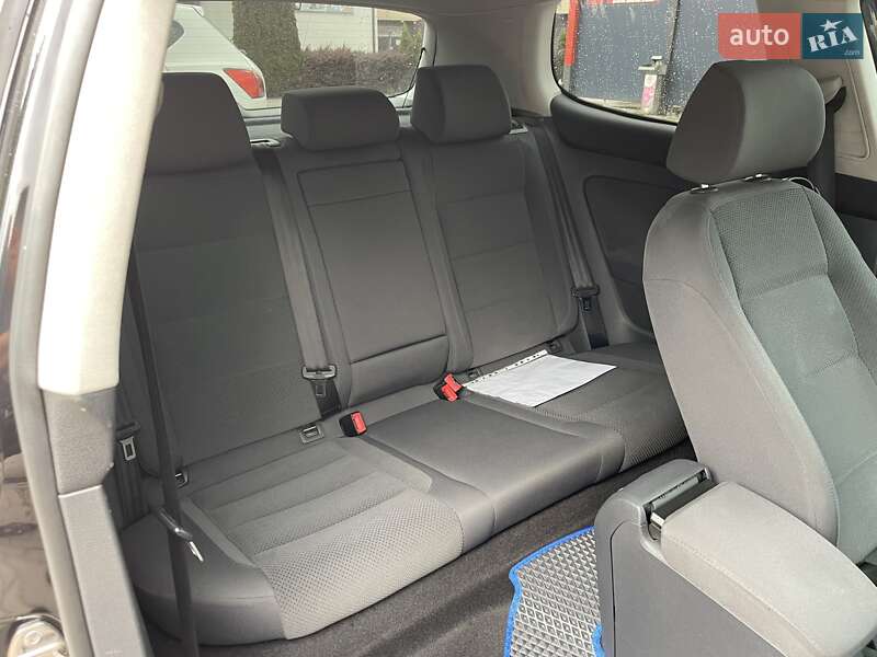 Хэтчбек Volkswagen Golf 2005 в Виннице