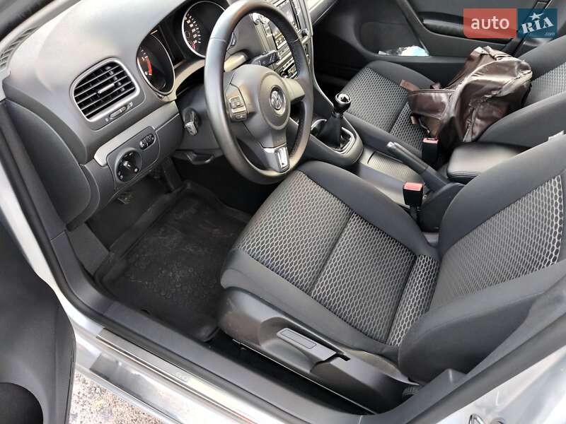 Хетчбек Volkswagen Golf 2012 в Києві