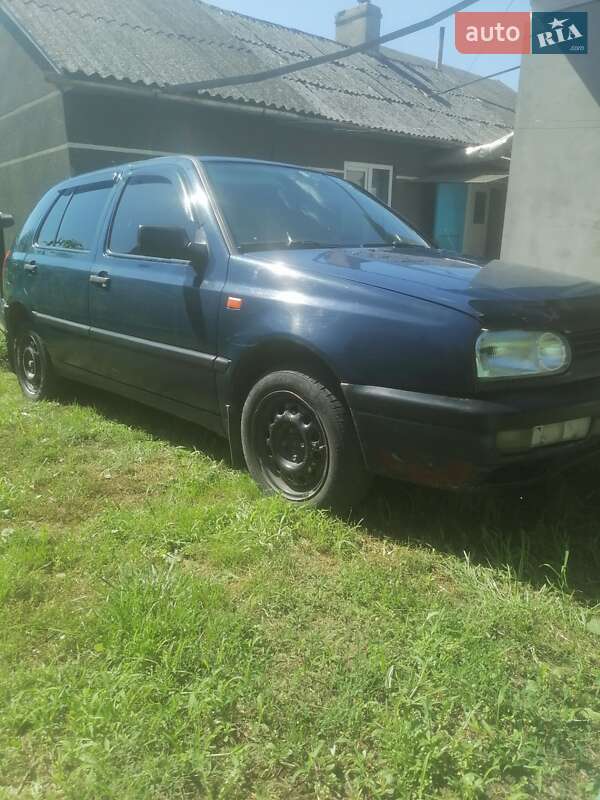 Хетчбек Volkswagen Golf 1996 в Чернівцях
