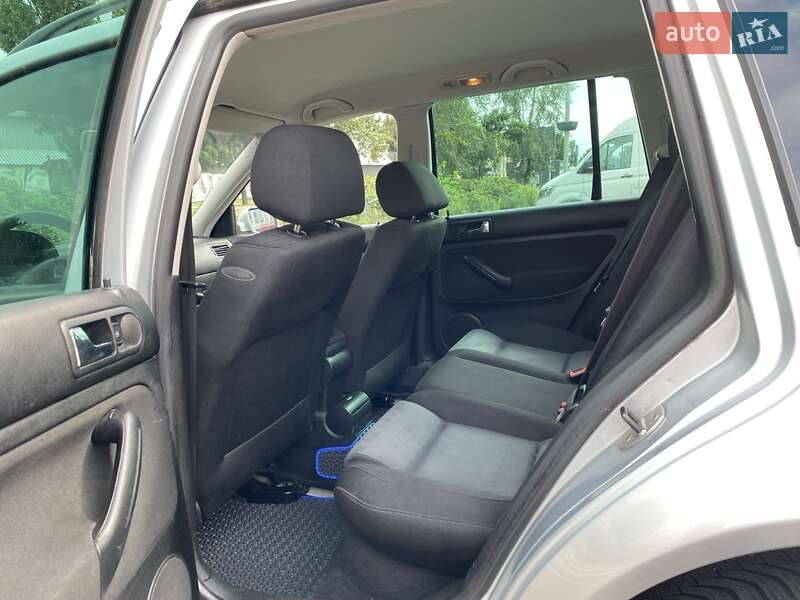 Універсал Volkswagen Golf 2006 в Вишгороді