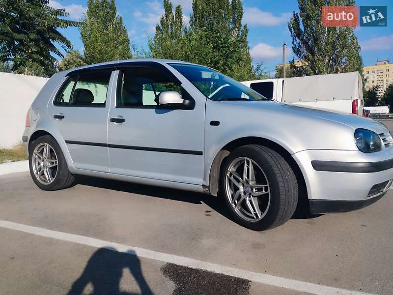 Хетчбек Volkswagen Golf 2000 в Дніпрі