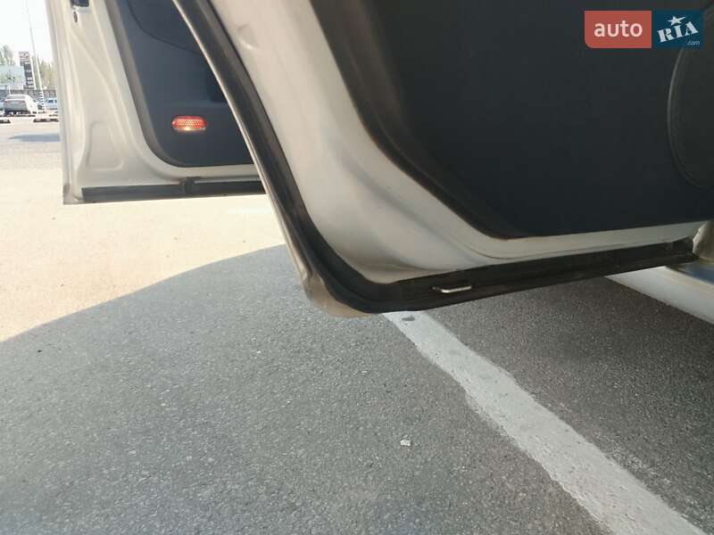 Хетчбек Volkswagen Golf 2000 в Дніпрі