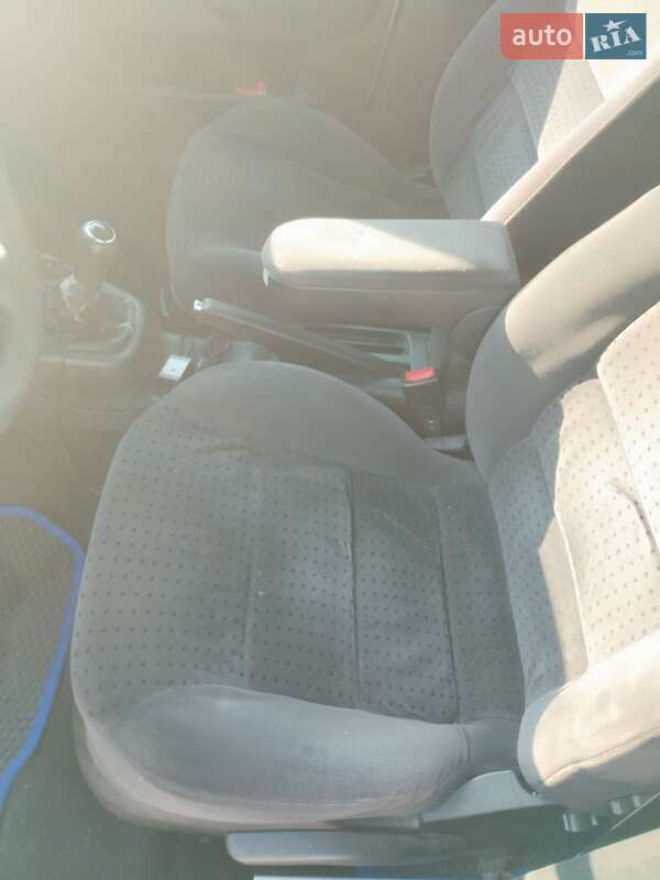 Хетчбек Volkswagen Golf 2000 в Дніпрі