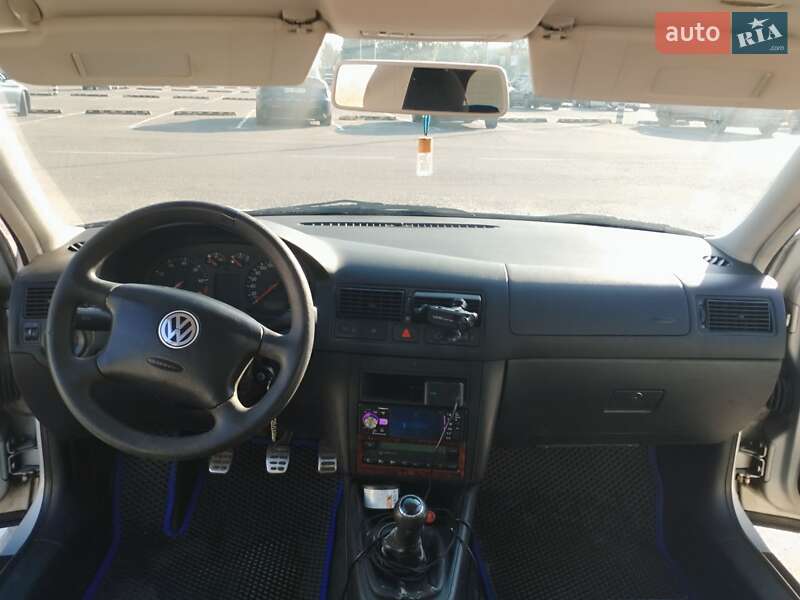 Хетчбек Volkswagen Golf 2000 в Дніпрі