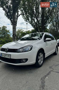 Хэтчбек Volkswagen Golf 2010 в Киеве