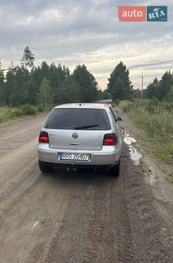 Хетчбек Volkswagen Golf 2000 в Березному