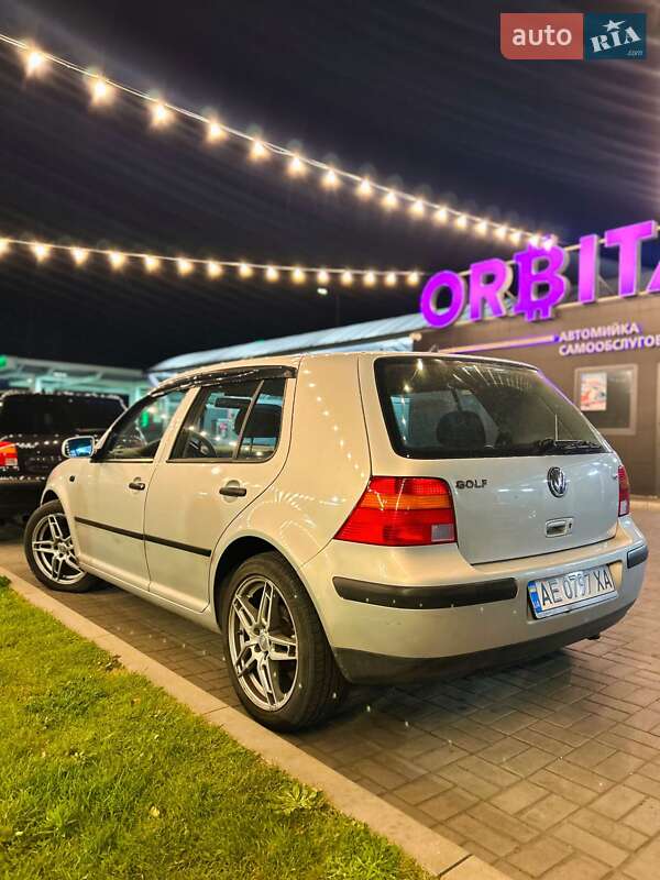Volkswagen Golf 2000