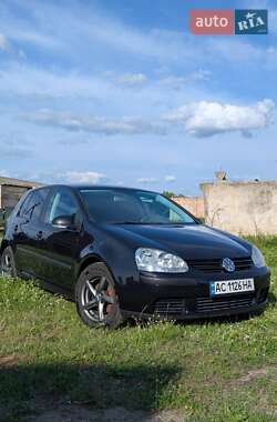 Хэтчбек Volkswagen Golf 2004 в Камне-Каширском