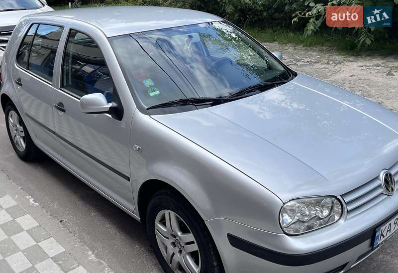 Хэтчбек Volkswagen Golf 2001 в Ирпене