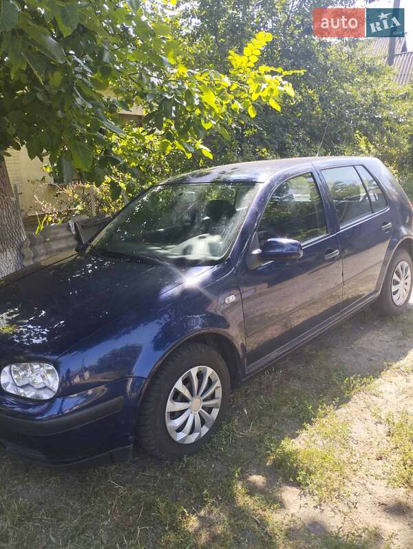 Хэтчбек Volkswagen Golf 2002 в Корсуне-Шевченковском