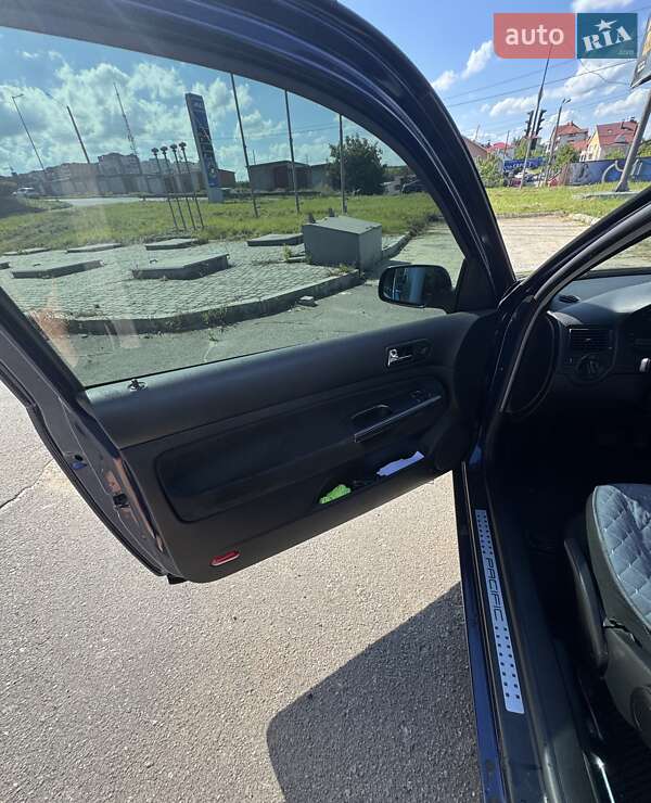 Хетчбек Volkswagen Golf 2003 в Хмельницькому