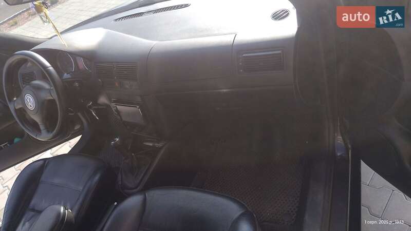 Хетчбек Volkswagen Golf 2002 в Стрию