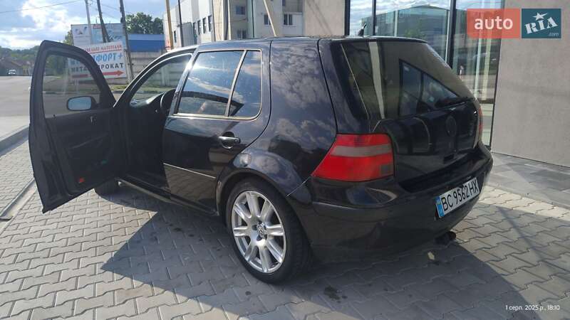 Хетчбек Volkswagen Golf 2002 в Стрию