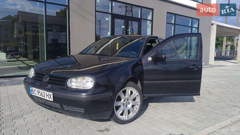 Хетчбек Volkswagen Golf 2002 в Стрию