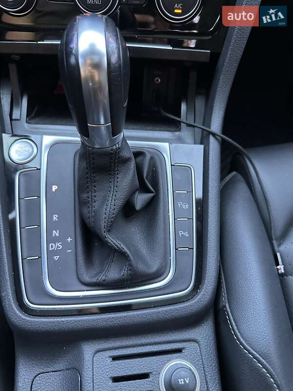 Хетчбек Volkswagen Golf 2015 в Києві