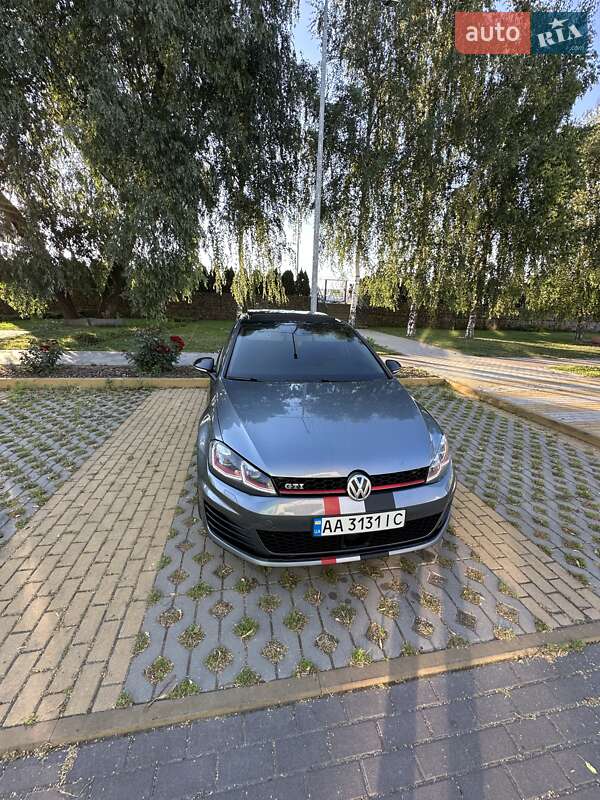 Хетчбек Volkswagen Golf 2015 в Києві