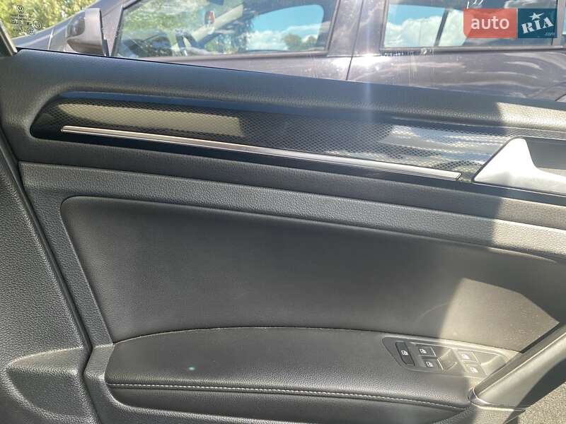 Хетчбек Volkswagen Golf 2015 в Києві