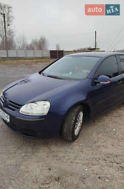 Хэтчбек Volkswagen Golf 2005 в Коростене