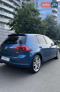 Хэтчбек Volkswagen Golf 2015 в Киеве