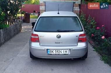 Хетчбек Volkswagen Golf 2003 в 