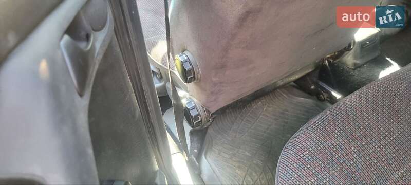 Універсал Volkswagen Golf 1996 в Чернівцях