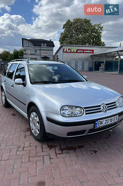 Універсал Volkswagen Golf 2001 в Рівному