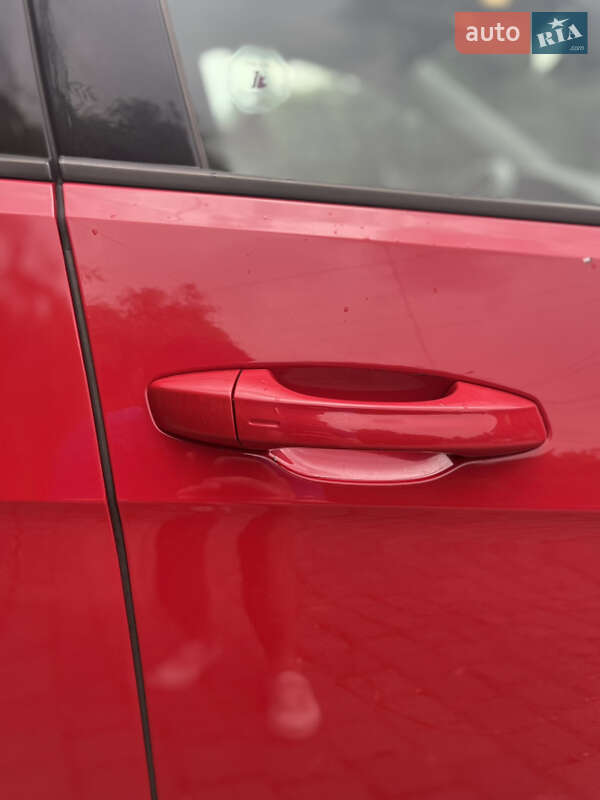 Хетчбек Volkswagen Golf 2016 в Чернівцях